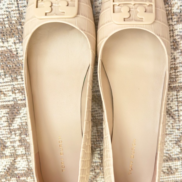 Tory Burch Cream Georgia Croc-Embossed  Leather Pump - Picture 4 of 5